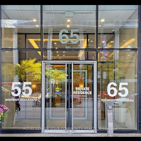 2-Bdrm And 1 Den 3 Bed Condo With 2 Bath - Walking Distance To Scotiabank Arena, Cn Tower, Union Station, Ripleys With Free Parking Toronto Exterior foto