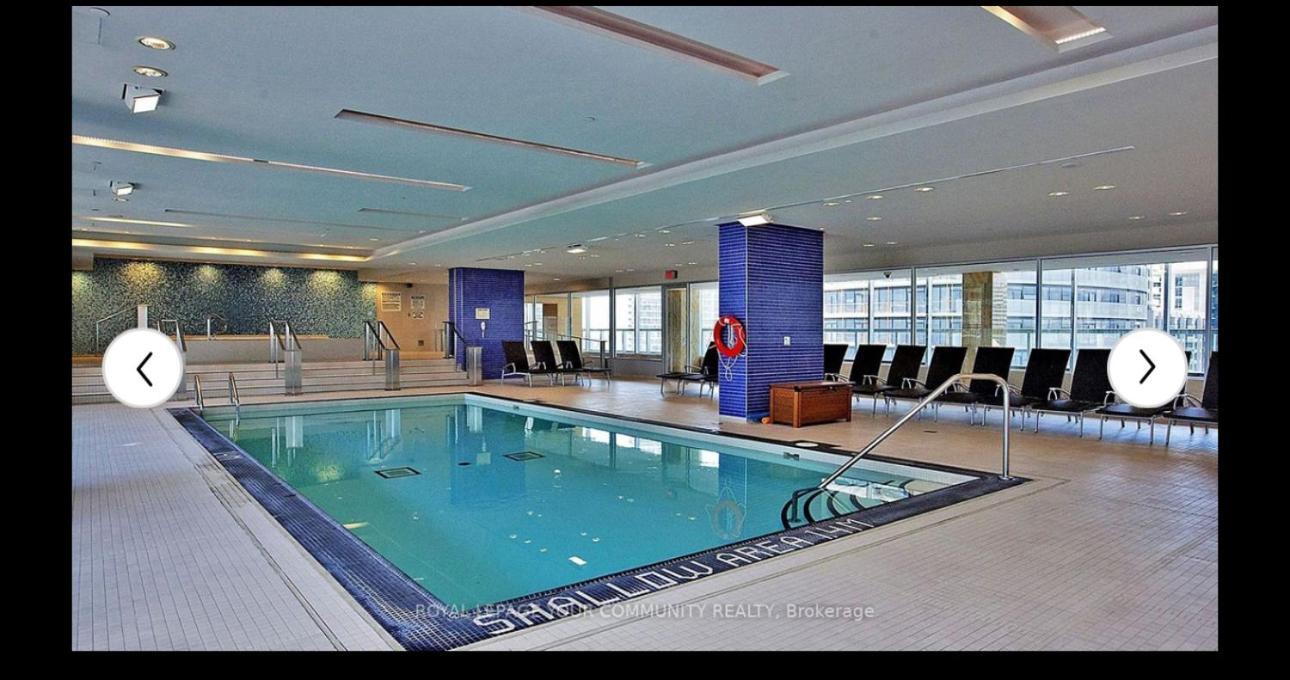 2-Bdrm And 1 Den 3 Bed Condo With 2 Bath - Walking Distance To Scotiabank Arena, Cn Tower, Union Station, Ripleys With Free Parking Toronto Exterior foto